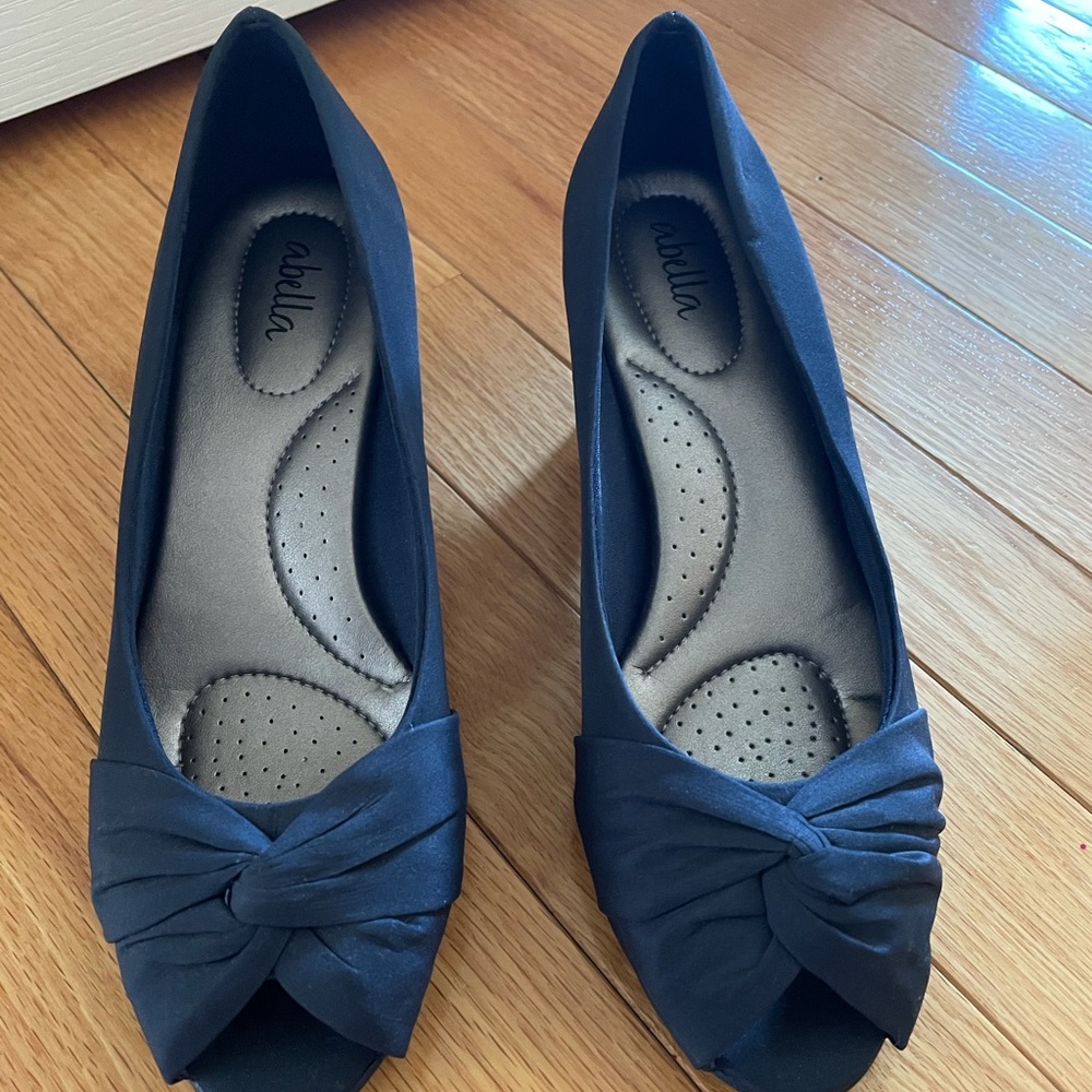 Heels (navy blue)